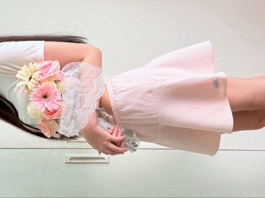 เจอแบรนด์ไทยน้องใหม่มาสดๆร้อนๆคับ 🥹 janelace มู้ดโทนลูกคุณลูกใจมากกก ดีเทลขอบเสื้อลูกไม้+ปักเพชรคือน่ารักโคตร ทรงแมทช์ง่าย ใส่กับกางเกงก็ได้ หรือกระโปรงของร้านก็หวานมั้ก 🤏🏻