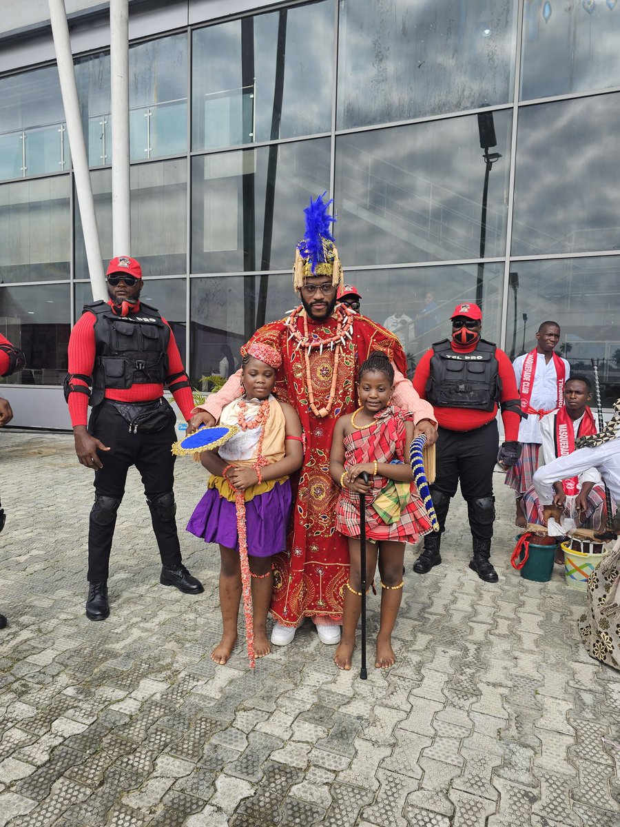 sleekcliq's tweet photo. King of Knights 😍🥰

WELCOME HOME KOLA 
KOLA TAKES RIVERS STATE 
#KolaOmotoso
#BBNaija https://t.co/rNLy6nY6PN