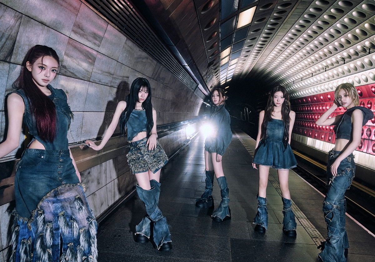 ITZYofficial's tweet image. 있지 콘셉트 포토, 5인 5색 데님 스타일링 완벽 소화! 
몰입도 높이는 비주얼!
naver.me/FYqsNuqs
ITZY &lt;TUNNEL VISION&gt;
🔗itzy.lnk.to/TUNNELVISION
📌Release
2025.11.10 MON 6PM (KST) | 4AM (ET)
#ITZY #MIDZY @ITZYofficial
#ITZYComeback
#ITZY_TUNNELVISION
#ITZY_TNVS