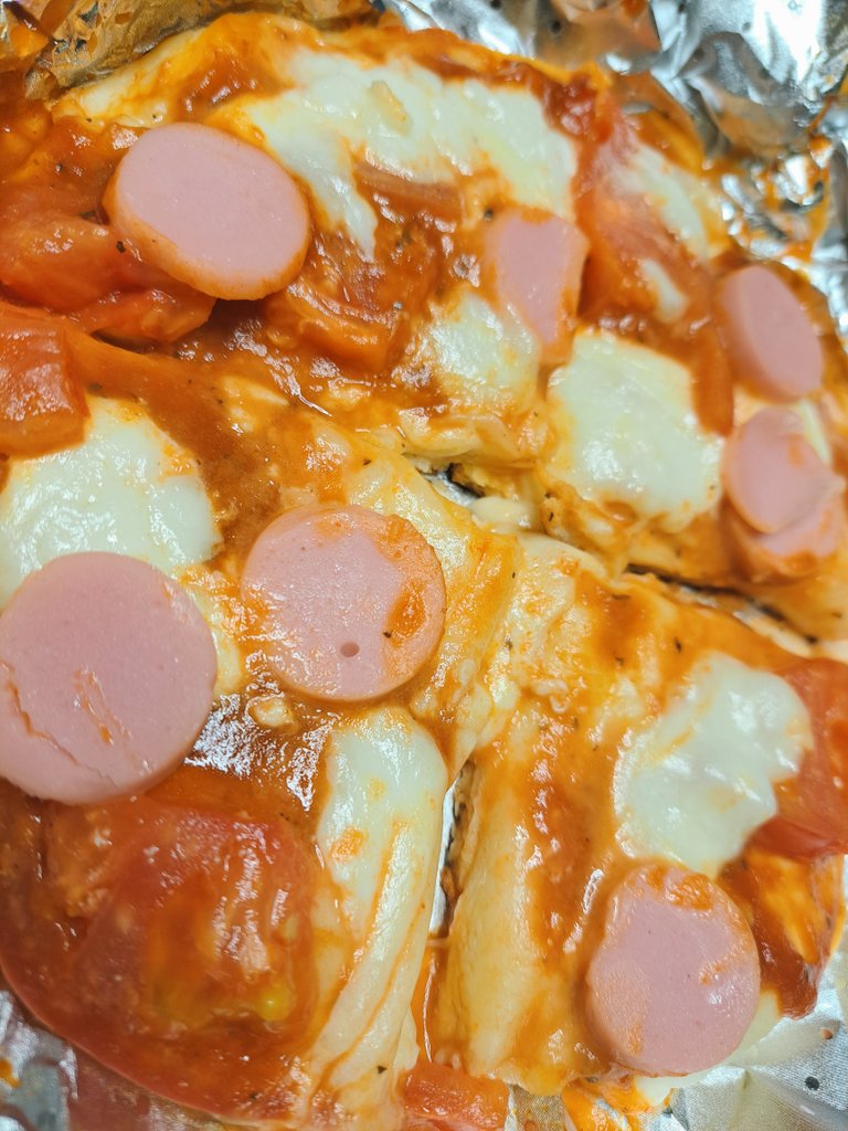 家にあるもので作ったピザ⸜(*˙꒳˙*)⸝
(チーズも作りました(  °꒳​° ))