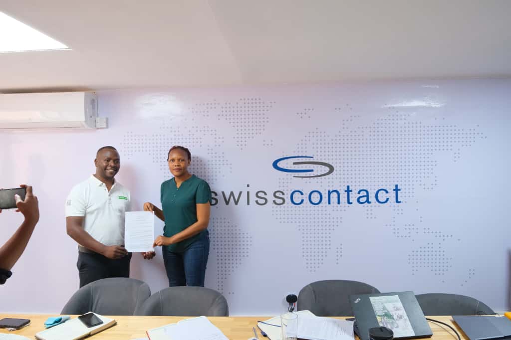 1/3 Introducing AgriShare’s One Farmer–One Touch!

To make a farmer truly successful, many players must move together. We are bringing them all into one ecosystem.

Thanks to partnership with Swisscontact!