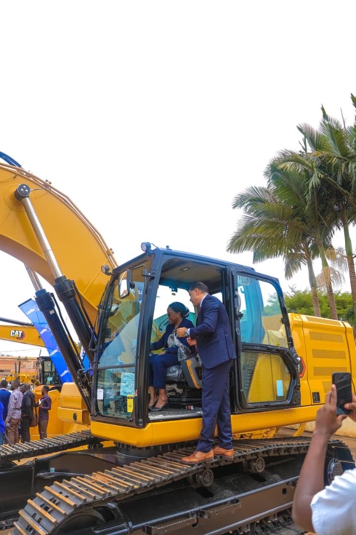 dfcugroup's tweet photo. Big moves need big machinery and now, theyโre within reach.
This is why weโve partnered with @MantracUganda, the authorized dealer of Caterpillar equipment, to empower Ugandan businesses with access to brand-new machinery and power systems.
#dfcuAssetFinance #BecauseYouCan https://t.co/saCsacOv9L
