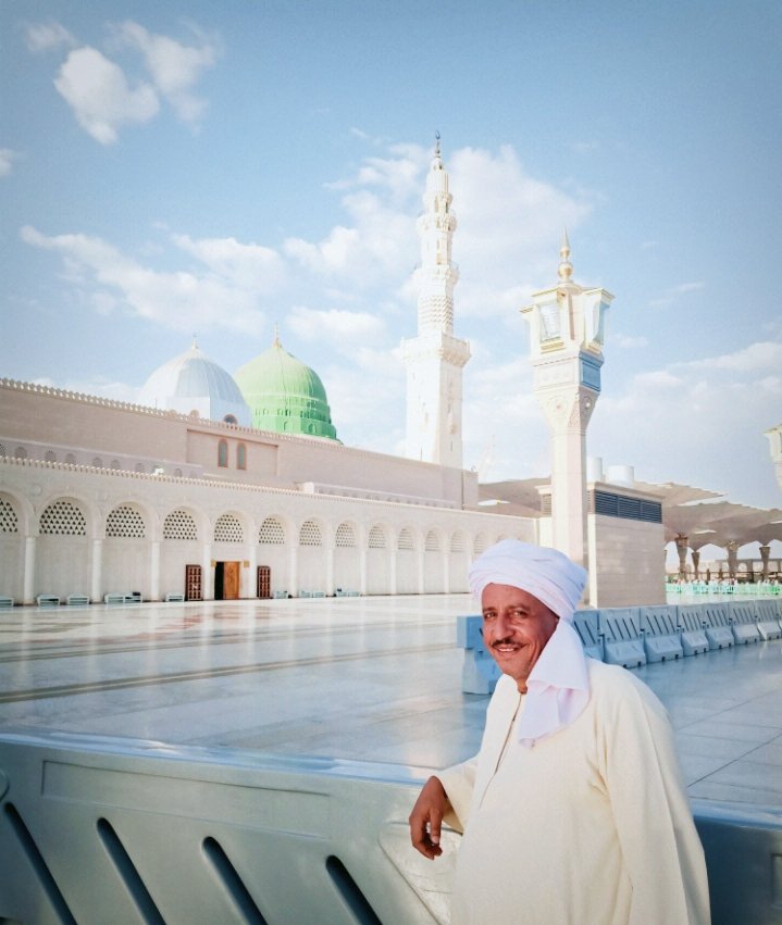 وسقيم آنا في البعد
              لعلي في يوم آجاورك بلا عودة