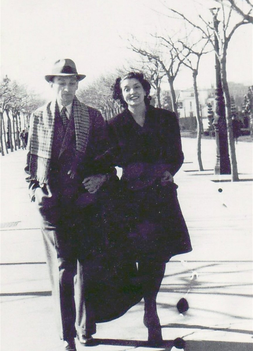 💐 #Taldiacomavui de 1919 naixia a Gironella <a href="/AjGironella/">Ajuntament Gironella</a> la pianista i pedagoga Carme Bravo, companya vital, motor i promotora incansable del compositor Frederic #Mompou, des que el va conèixer amb 22 anys ❤️❤️ Va ser la creadora de la <a href="/FundacioMompou/">Fundació Mompou</a> ✨ #OTD #UnDiaComoHoy