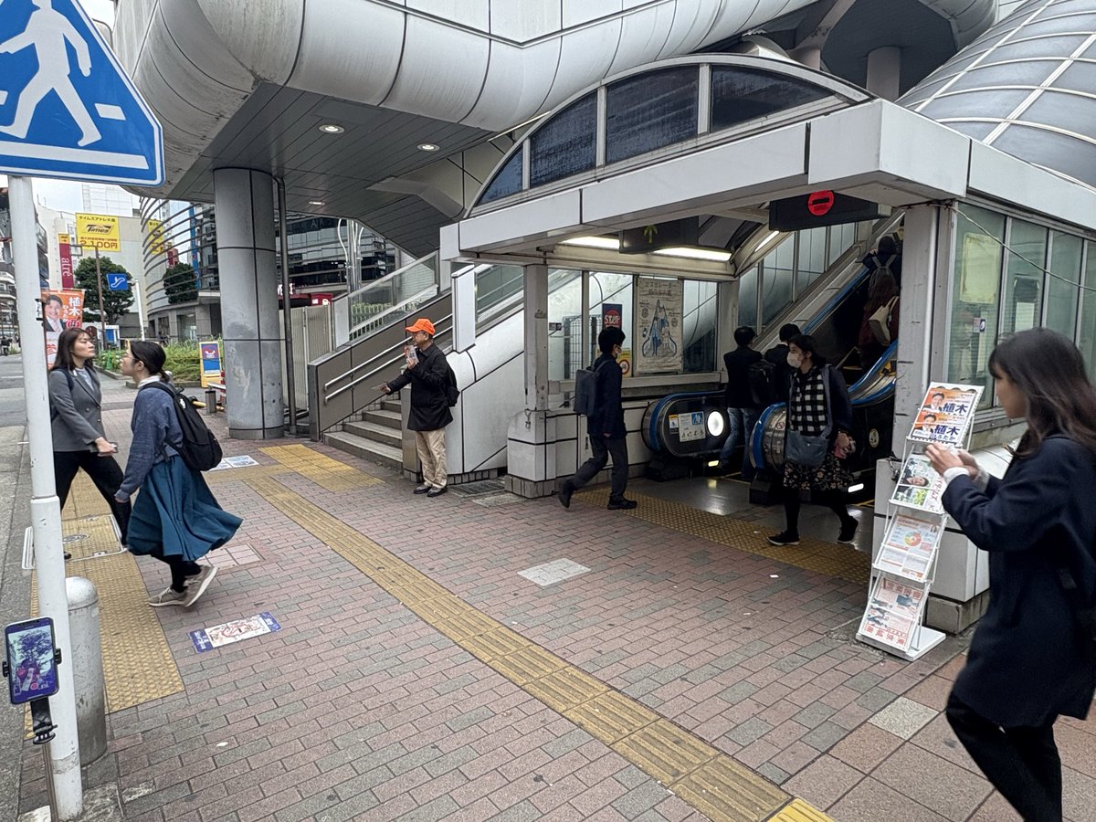 今朝は大森駅水神公園口にてご挨拶をしました🎤毎日、誰かがお手伝いに来てくださって。本当に助かります🙇‍♂️
今日はちっちゃいお子さんから手を振ってもらったり🖐️お母さんからは「応援してます！」とお声がけ頂いたり📣
そんな事をいくつも頂いて。認知度が格段に上がっているのを感じます😊