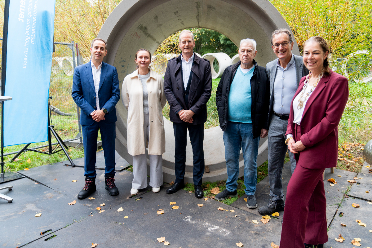 In Amsterdam-Noord is gestart met de aanleg van het warmtenet in Buikslotermeer. Met warmte uit het riool kunnen woningen straks duurzaam verwarmd worden. Firan verbindt de bron van Waternet met de gebouwen van Lieven de Key.

Lees meer: firan.nl/bron/riothermi…+

#aardgasvrij