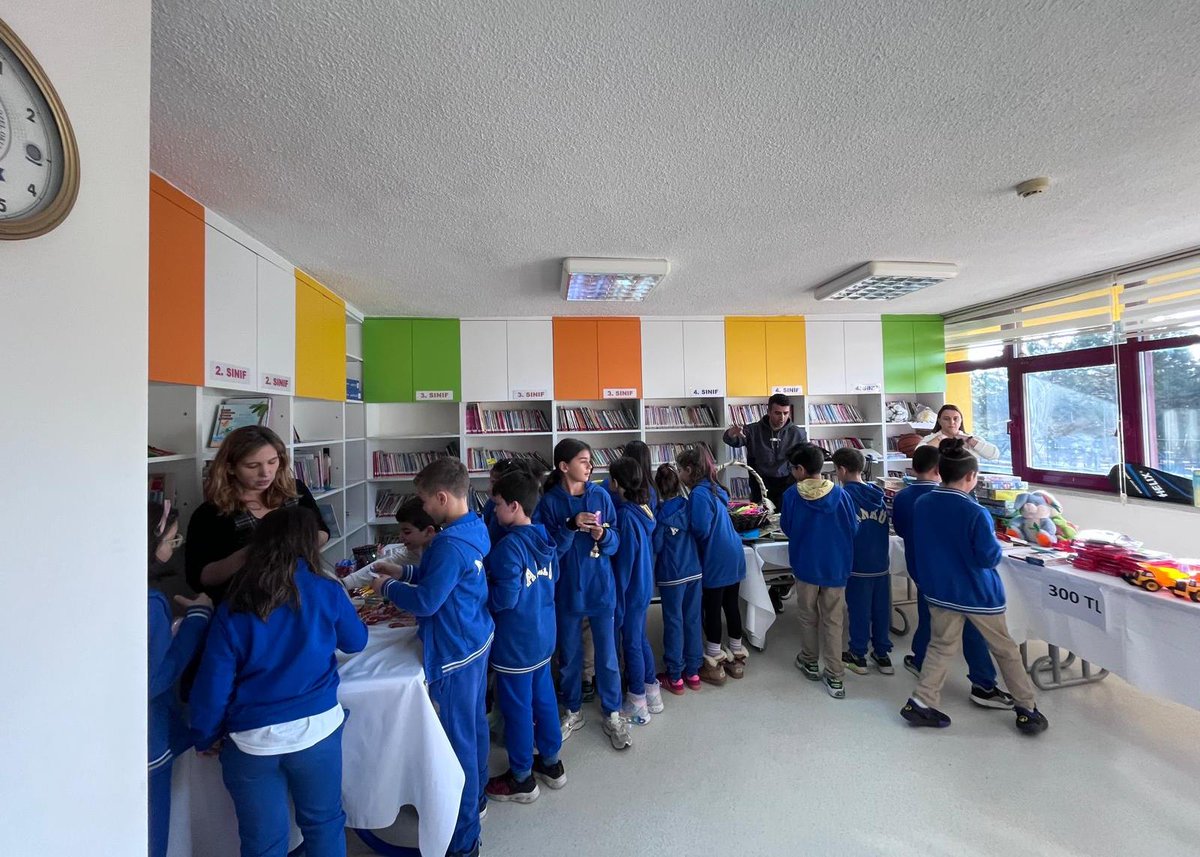 Millî Eğitim Bakanlığının ilgili yazısı doğrultusunda, Gazze’de yaşanan insani krize dikkat çekmek ve dayanışma duygusunu güçlendirmek amacıyla 21 Ekim 2025 Salı günü okulumuzun tüm kademelerinde “Dayanışma ve Yardımlaşma Kermesi” düzenlendi.