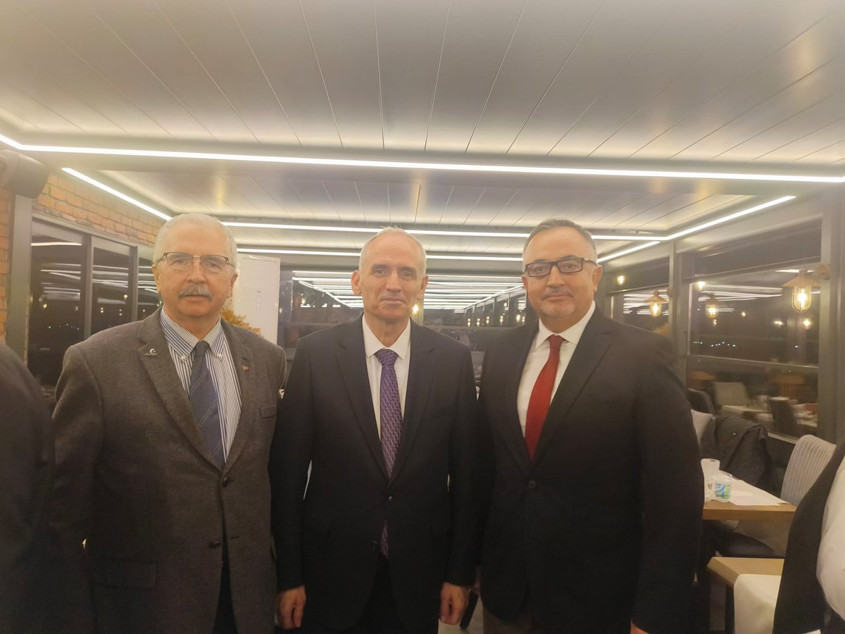 FerruhOzkan57's tweet photo. Rumeli Balkan Dernekleri Federasyonu (RUBAFED) Olağanüstü kongre başkan adayı Sayın #SaimBıçak'ın davetinde #ZaferPartisiRumeliTürkleriKomitesi Baş.Yar. Sayın #İsmailLayiç'le birlikte  olduk.
@umitozdag 
@O_PEHLIVANOGLU
@cezmi_polat 
@BayirFikret 
@AliSehirlioglu 
@SeyitYucel06 https://t.co/0gumdYNP1M