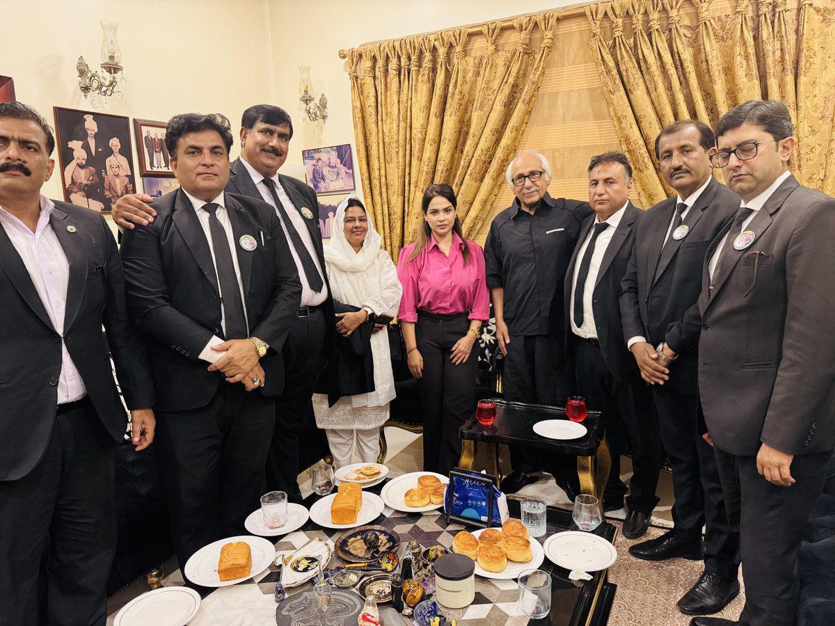 غلام شاہ صاحب سے بظاہر تو یہ ملاقات بار کے انتخابات کے حوالے سے ہوئی، مگر جب آپ ایسے شخص سے ملتے ہیں جو تاریخ، ثقافت اور سیاست پر گہری نظر رکھتا ہو تو گفتگو میں بہت کچھ آ جاتا ہے اور سیکھنے کو بھی بہت کچھ ملتا ہے۔ غلام شاہ صاحب کے پاس سائیں جی ایم سید سے جڑی بے شمار یادیں ہیں، جن