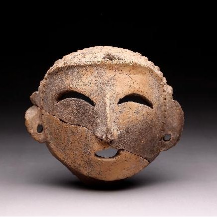 😃Meet the ancient "emojis" of China! These adorable face pots from the Yangshao period (5000-3000 B.C.) capture playful expressions that resemble modern “cute emojis”. Crafted with intricate techniques, these artifacts reflect the early human desire to express emotions and