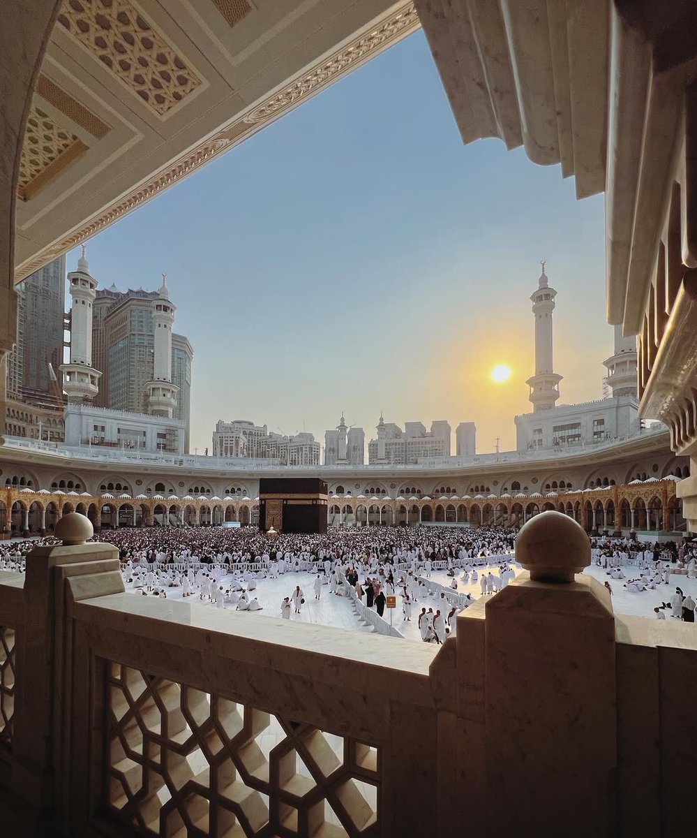 SunnahM1's tweet photo. ﴿إن الله وملائكته يصلون على النبي يا أيها الذين آمنوا صلوا عليه وسلموا تسليما﴾

اللهم صل وسلم على نبينا محمد وآله وأصحابه أجمعين

 #العمودي_للعود
 #الهلال_الاتحاد
#يوم_الجمعة 
 #صلوا_عليه_وسلموا_تسليما https://t.co/FKEYDwchgI