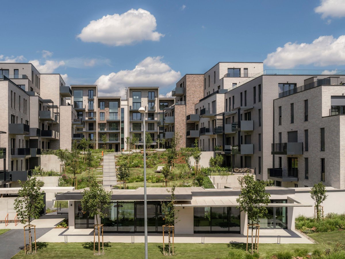 Archello's tweet image. Coldefy @Coldefy_fr and Demeter Design Studió’s Lake 11 Home &amp;amp; Park in Budapest integrates architecture with nature through geothermal systems, green roofs, and rainwater retention. 
buff.ly/QHz6NXn 

#SustainableArchitecture #MaterialHarmony #GeothermalDesign