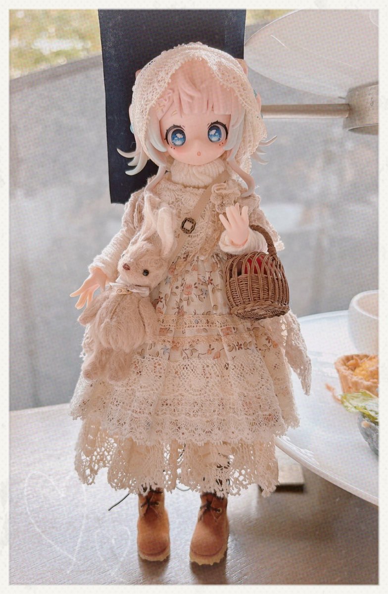 エクさんにお写真もらったー！やったー🙌（私のとこ真上にピンスポあってめちゃ難席だった）
ラグーンちゃん、そのままだと1/6服がぶかぶかだったのでインナーとしてドリバドに以前掲載してもろたFAGのワンピ着せてます。ドロワ、ペチ、オーバーワンピは1/6ですわ✨靴だけ大きめのやつ！
#SugaryGirls