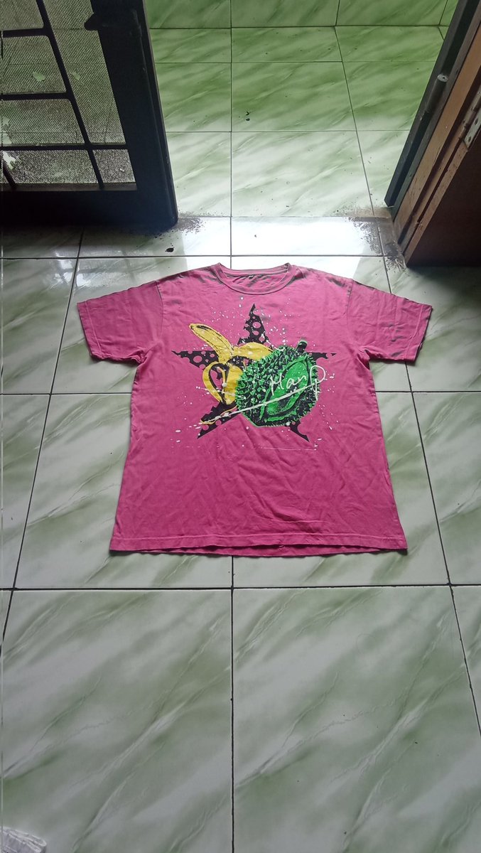 fandiabdullah's tweet image. Super summer live 2013 - L (150 K)
Bigbang Japan Tour 2011 - XL (150 K)