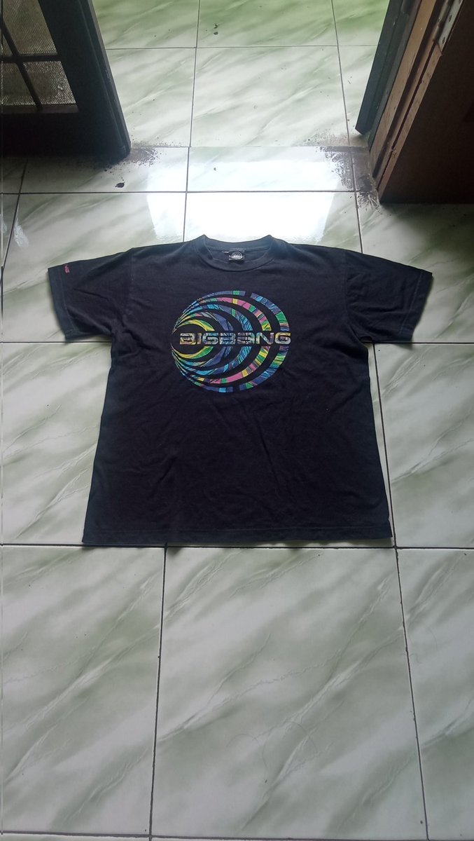 fandiabdullah's tweet image. Super summer live 2013 - L (150 K)
Bigbang Japan Tour 2011 - XL (150 K)