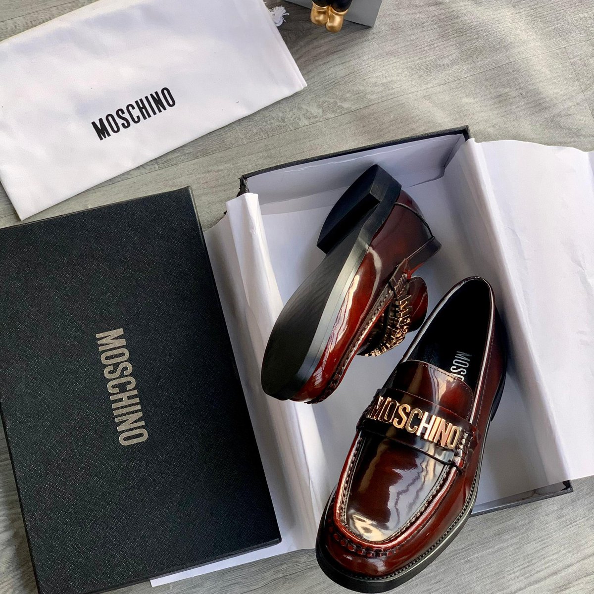 habeembsifedols's tweet image. TOO LEGIT 🤭
#NotTheRegular LOAFERS - SHOE

SIZE: 40-46

PRICE: N98,000 Comes with complete packaging

Lagos