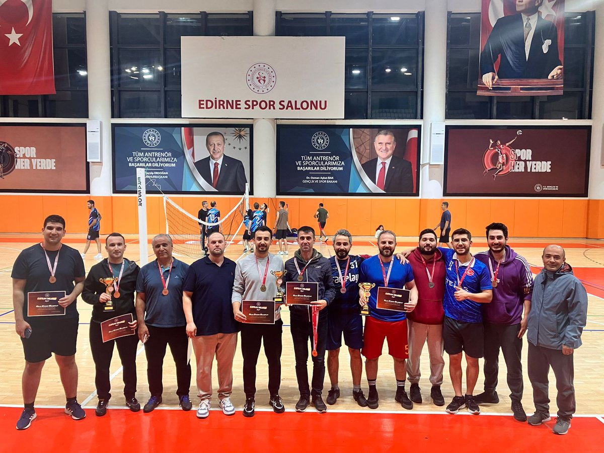 ⚽ 2025 Kamu Spor Oyunları – Ayak Tenisi Turnuvası Sona Erdi! 🏆

Dereceye giren takımlar şöyle:
1. Edirne Gençlik ve Spor İl Müdürlüğü
2. TEİAŞ 20. Bölge Müdürlüğü
3. Edirne Gümrük Müdürlüğü

Tüm takımlarımızı gösterdikleri mücadele ruhu için tebrik ediyoruz!