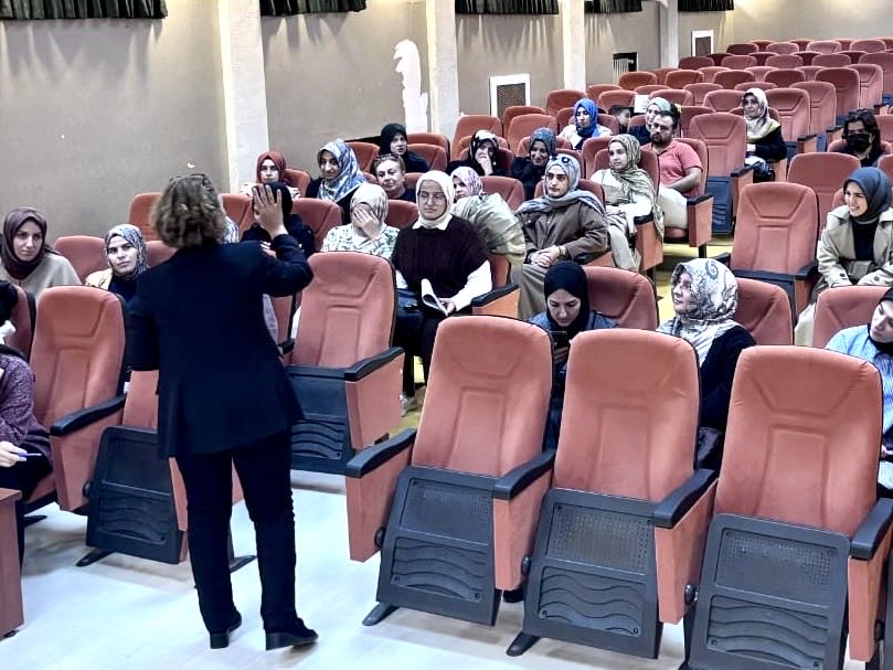 📘 Din Öğretimi Genel Müdürlüğü Öğretmen Gelişim Programı (ÖGEP) planlama toplantısı, Şehit İlhan Sonkaya Kız Anadolu İmam Hatip Lisesinde gerçekleştirildi.
İlçemizde görev yapan DKAB, İHL Meslek ve Arapça öğretmenlerimizin katılımıyla, 2025-2026 eğitim öğretim yılında