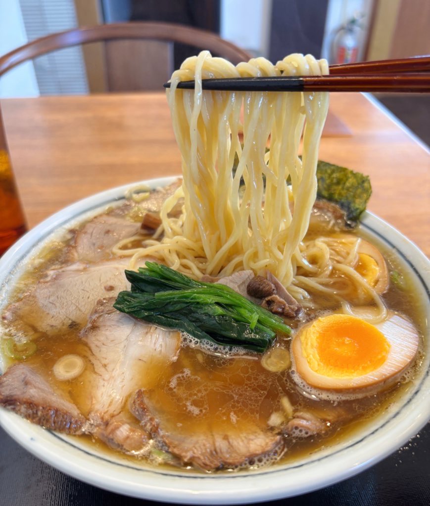 三宝グループ/株式会社三宝 (@sanpougroup) on Twitter photo \📣新登場❗️/
三宝亭製麺の中華そば本日より新しくなりました✨
『親鶏と煮干しの中華そば』
国産親鶏の上質な旨味とコクに、カタクチイワシとウルメイワシの芳醇な香りが織りなす美味しい中華そばです🍜 \📣新登場❗️/
三宝亭製麺の中華そば本日より新しくなりました✨
『親鶏と煮干しの中華そば』
国産親鶏の上質な旨味とコクに、カタクチイワシとウルメイワシの芳醇な香りが織りなす美味しい中華そばです🍜