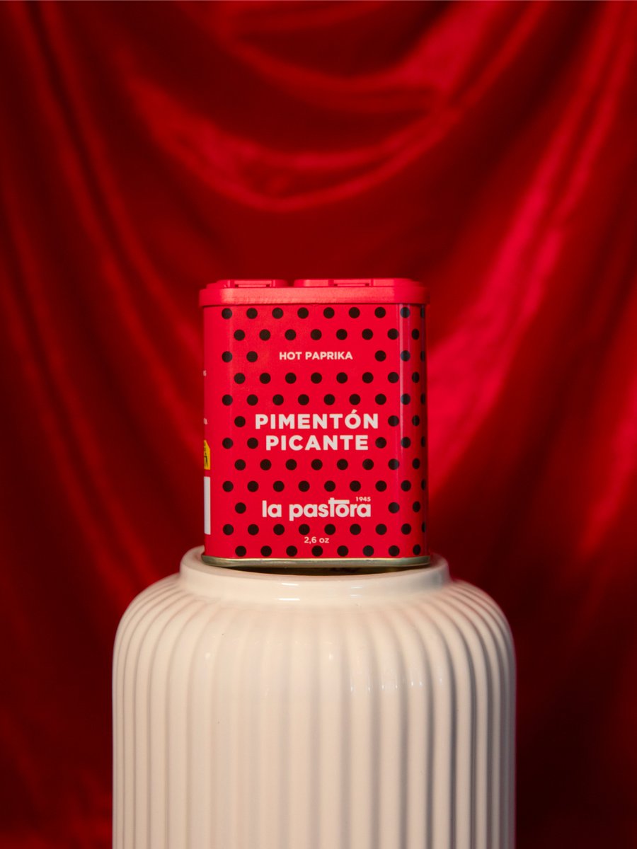 🌶️ Pimentón Picante La Pastora

No todos los picantes son iguales. Nuestro pimentón picante es un producto cuidadosamente seleccionado, elaborado a partir de pimientos de alta calidad y secado bajo métodos tradicionales que respetan el sabor y la intensidad natural del fruto.
