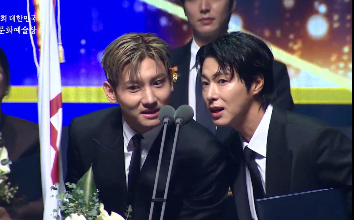 유노윤호 tweet media