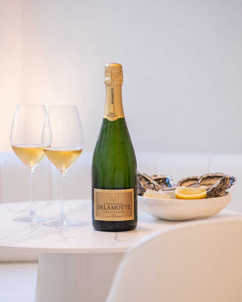 Delamotte Blanc de Blancs 2018 es la cuvée más especial de la maison, elaborada con chardonnay de una sola añada, procedente de todos los pueblos calificados como Grand Cru de la Côte des Blancs, y una crianza de 4 años sobre lías. Una rareza. #vinodeldía bit.ly/46tAQB8