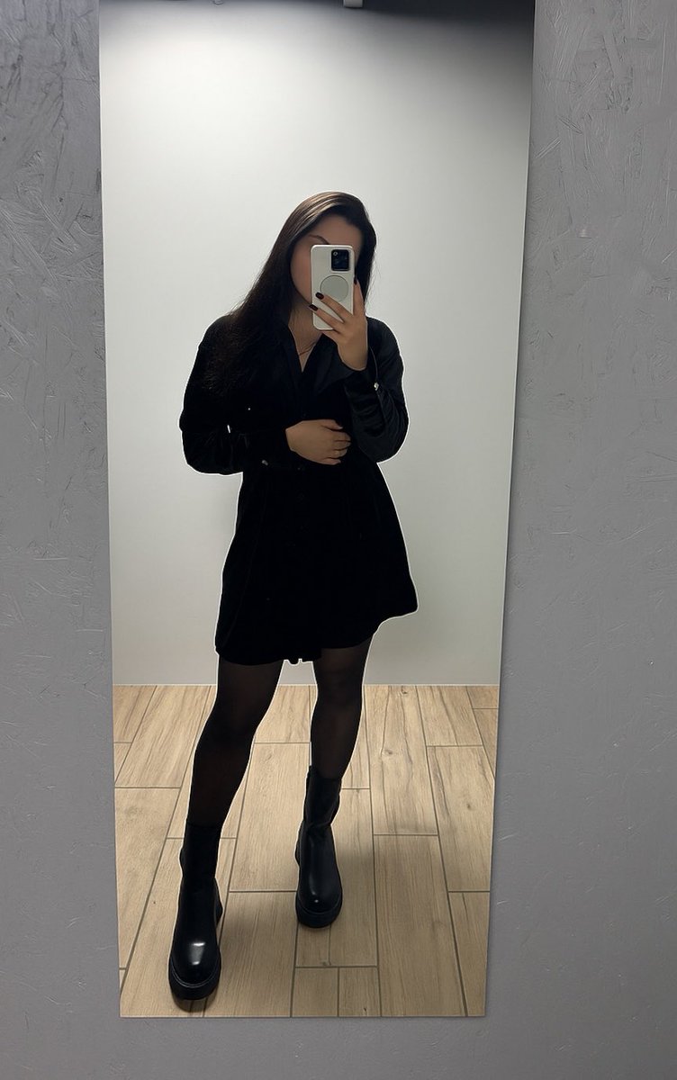 Щоб не забули, як я виглядаю. 

Залишилось 8400 грн 💕

🫙 send.monobank.ua/jar/Q7Yw4fXe7
Дякую за допомогу 🫂