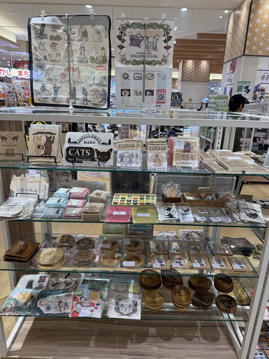 HOW HOUSE 出張イベント情報 (@event_how) on Twitter photo <a href="/nekosodate/">ネコソダテ公式★徹底して猫に誠実★日本で唯一のまじめな首輪®専門店</a> <a href="/wan_nyan_ya/">わんにゃん屋</a> <a href="/SatokoMiyakawa/">ミヤカワサトコ/Cham*moi@デザフェス西2【F-72】</a> <a href="/HangaShop/">Kitamura Haruka【ねこのきたむら】</a> 来年のカレンダーは毎年大人気🐈❣️
是非この機にいかがでしょうか。
<a href="/yoco_art/">YO-CO</a> 
<a href="/13catsworks/">13.CATS.WORKS</a> <a href="/nekosodate/">ネコソダテ公式★徹底して猫に誠実★日本で唯一のまじめな首輪®専門店</a> <a href="/wan_nyan_ya/">わんにゃん屋</a> <a href="/SatokoMiyakawa/">ミヤカワサトコ/Cham*moi@デザフェス西2【F-72】</a> <a href="/HangaShop/">Kitamura Haruka【ねこのきたむら】</a> 来年のカレンダーは毎年大人気🐈❣️
是非この機にいかがでしょうか。
<a href="/yoco_art/">YO-CO</a> 
<a href="/13catsworks/">13.CATS.WORKS</a>