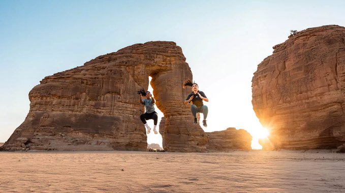 في قلب الطبيعة الساحرة.. مهرجان نبض العُلا يروي قصص الجمال بالألوان والصوت #العُلا 