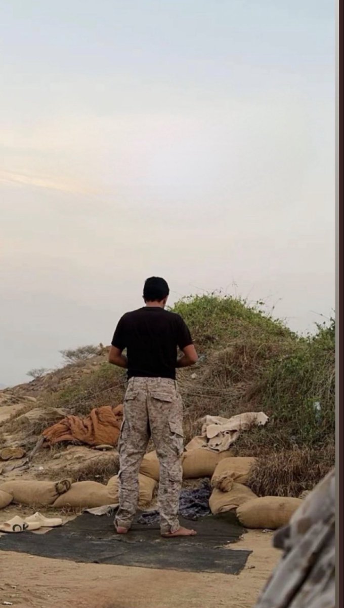 سيتم الصلاة على الشهيد 
بعد صلاة الجمعة في تبوك بجامع البازعي 
ولايصال سنّة العزاء 
رقم والده 
0554243499
#الشهيد_ظافر_احمد_علي_العمري من دمائكم سُقي ترابنا أمنًا وكرامه اللهم اجعل دماء شهدائنا نورًا لهم في قبورهم، وارفعهم في عليين مع النبيين والصديقين اللهم احفظ المرابطين، وسدّد