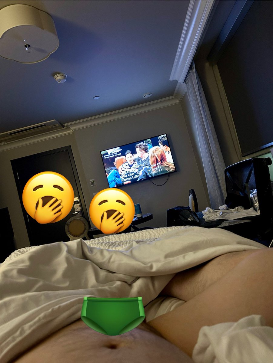 machp85's tweet photo. 眠いのに寝れない🥱
ＦＲＩＥＮＤＳの再放送ついつい観ちゃう病
寝なきゃ〜😴 https://t.co/OZgGsBgNv5