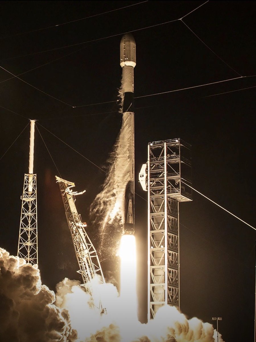 ESPDEF_CERT's tweet photo. 🚀 El Mando Conjunto del Ciberespacio (#MCCE) ha estado presente en el lanzamiento del satélite #SpainSat NG II, en Cabo Cañaveral, Florida.
🛰️ El satélite se encamina hacia su posición orbital, momento en el que se completará el sistema de satélites al sumarse al SpainSat NG I. https://t.co/hrUUvWnK7W