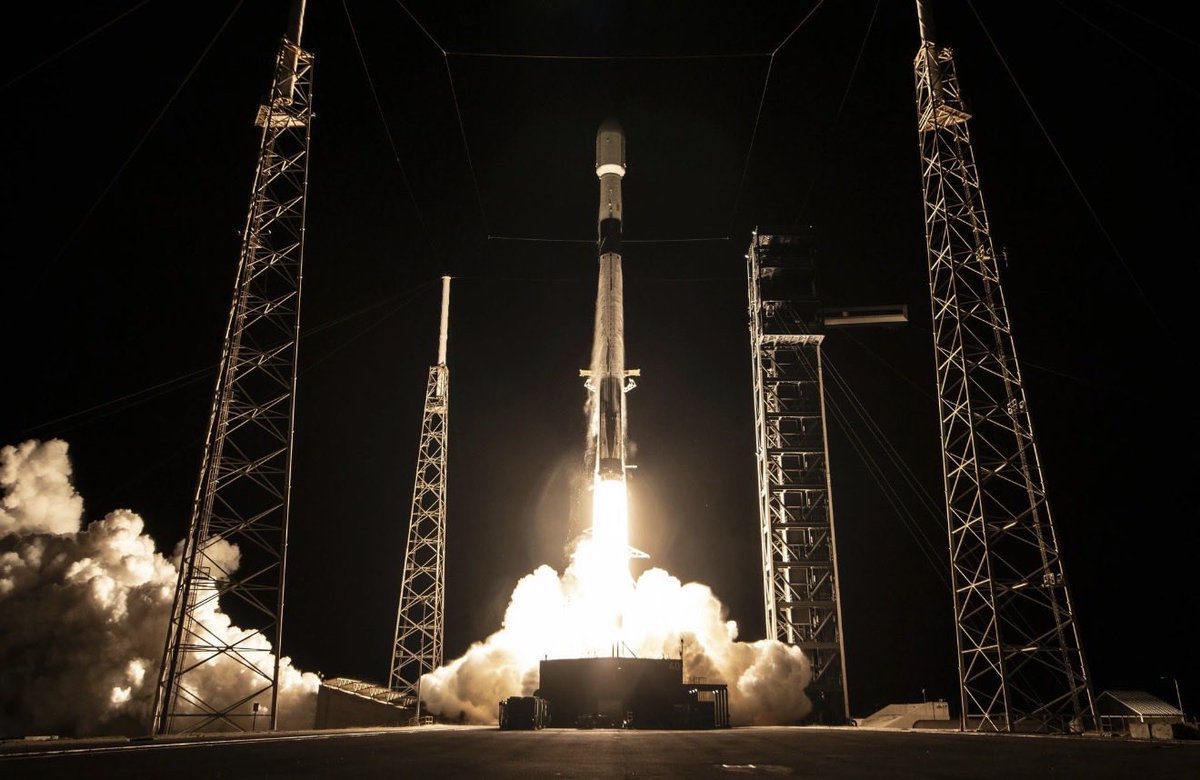 ESPDEF_CERT's tweet photo. 🚀 El Mando Conjunto del Ciberespacio (#MCCE) ha estado presente en el lanzamiento del satélite #SpainSat NG II, en Cabo Cañaveral, Florida.
🛰️ El satélite se encamina hacia su posición orbital, momento en el que se completará el sistema de satélites al sumarse al SpainSat NG I. https://t.co/hrUUvWnK7W