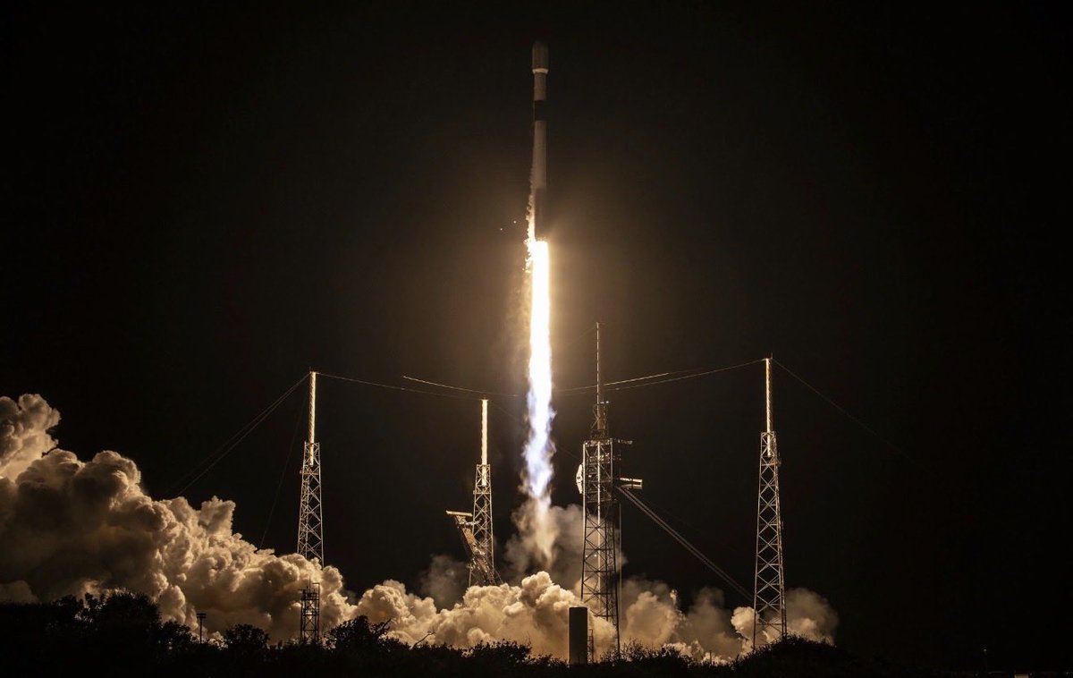 ESPDEF_CERT's tweet photo. 🚀 El Mando Conjunto del Ciberespacio (#MCCE) ha estado presente en el lanzamiento del satélite #SpainSat NG II, en Cabo Cañaveral, Florida.
🛰️ El satélite se encamina hacia su posición orbital, momento en el que se completará el sistema de satélites al sumarse al SpainSat NG I. https://t.co/hrUUvWnK7W
