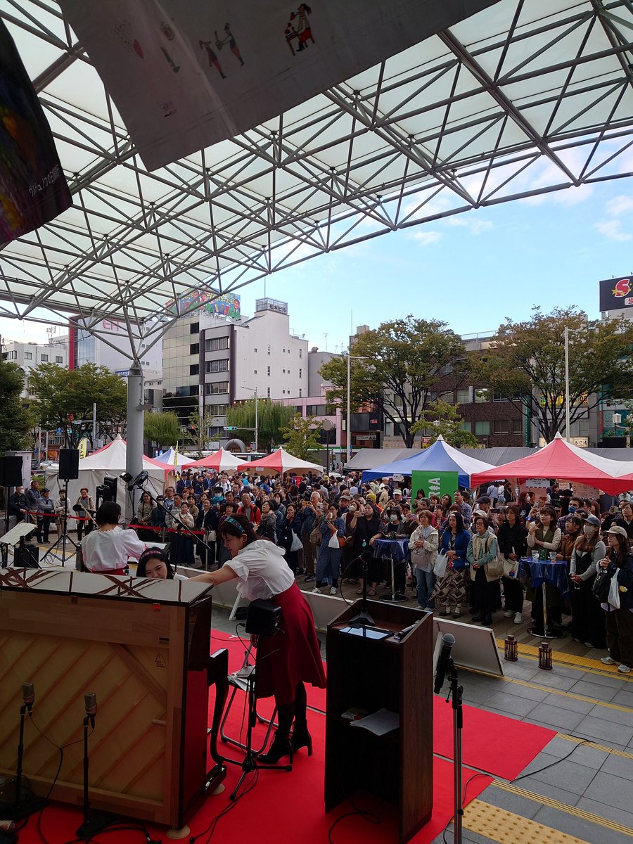Kubavalek's tweet photo. 16:00にスタートしたばっかりなのに人がすごい！ https://t.co/zn5lr8qKfM