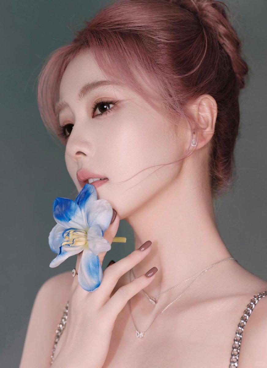 lulujiemi's tweet image. and when i tell you she's a mother of flowers, you better believe it.
#BaiLu