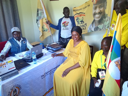 Westniletodayn2's tweet image. #Westnilenews #KigeziNews WE ARE TIRED OF GRASS THATCHED HOUSES, MP ZUMURA TELLS OBONGI RESIDENTS westnilenews.com/?p=7807 @2008gomu @kamukamafredie @MKarekye @mktaibot22 @Be_Matata @SabirMusa16 @MercyAhimbisib2 @karamojanews22 @AruaInfocenter