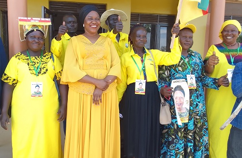 Westniletodayn2's tweet image. #Westnilenews #KigeziNews WE ARE TIRED OF GRASS THATCHED HOUSES, MP ZUMURA TELLS OBONGI RESIDENTS westnilenews.com/?p=7807 @2008gomu @kamukamafredie @MKarekye @mktaibot22 @Be_Matata @SabirMusa16 @MercyAhimbisib2 @karamojanews22 @AruaInfocenter