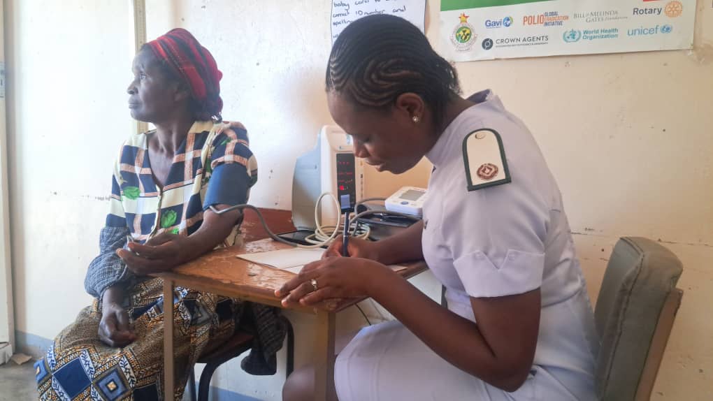 hwangetown's tweet image. Scores of women started flocking to Hwange Local Board’s Empumalanga Clinic early this morning before it even opened to access free health services under the clinic’s Women Wellness Initiative, held in commemoration of Breast Cancer Awareness Month @HwangeResidents @MoHCCZim