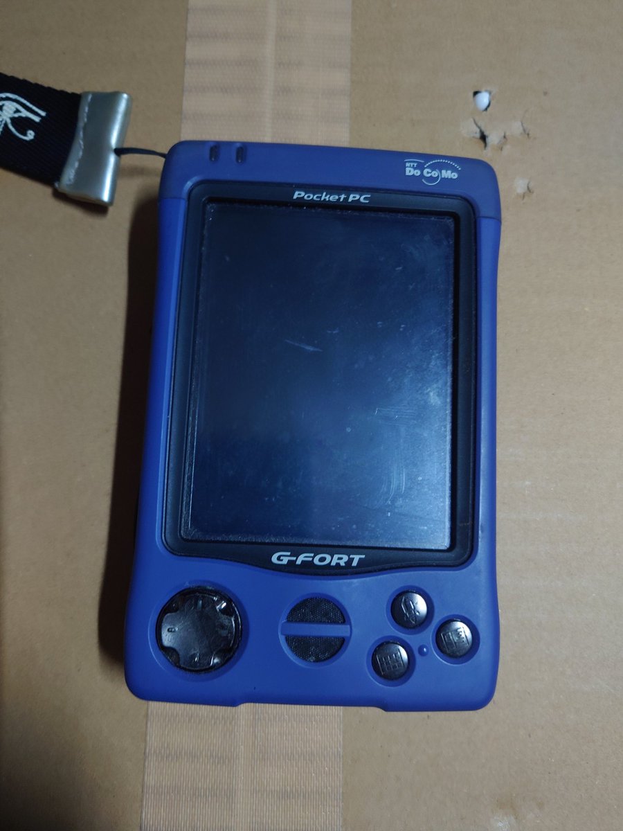 shiroyama1975's tweet image. NTTドコモが発売していた #WindowsCE のPDA「GFORT」を発掘。
確か会社の先輩から譲ってもらったやつ。

ゴツい見た目の通り防滴/耐衝撃仕様で、今もG-SHOCKを愛用している通り、とにかく頑丈なガジェットが好きだった。
確かこれもカシオ製だったはず。

#docomo
#casio
#Gshock