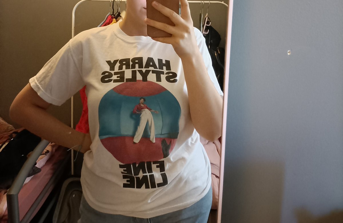 kamilaba1504's tweet photo. @so_idialled9 stan idealny, oficjalny merch 😭 po 5zl bo było akurat -50% 😍🥹 https://t.co/SFkhbVFejg
