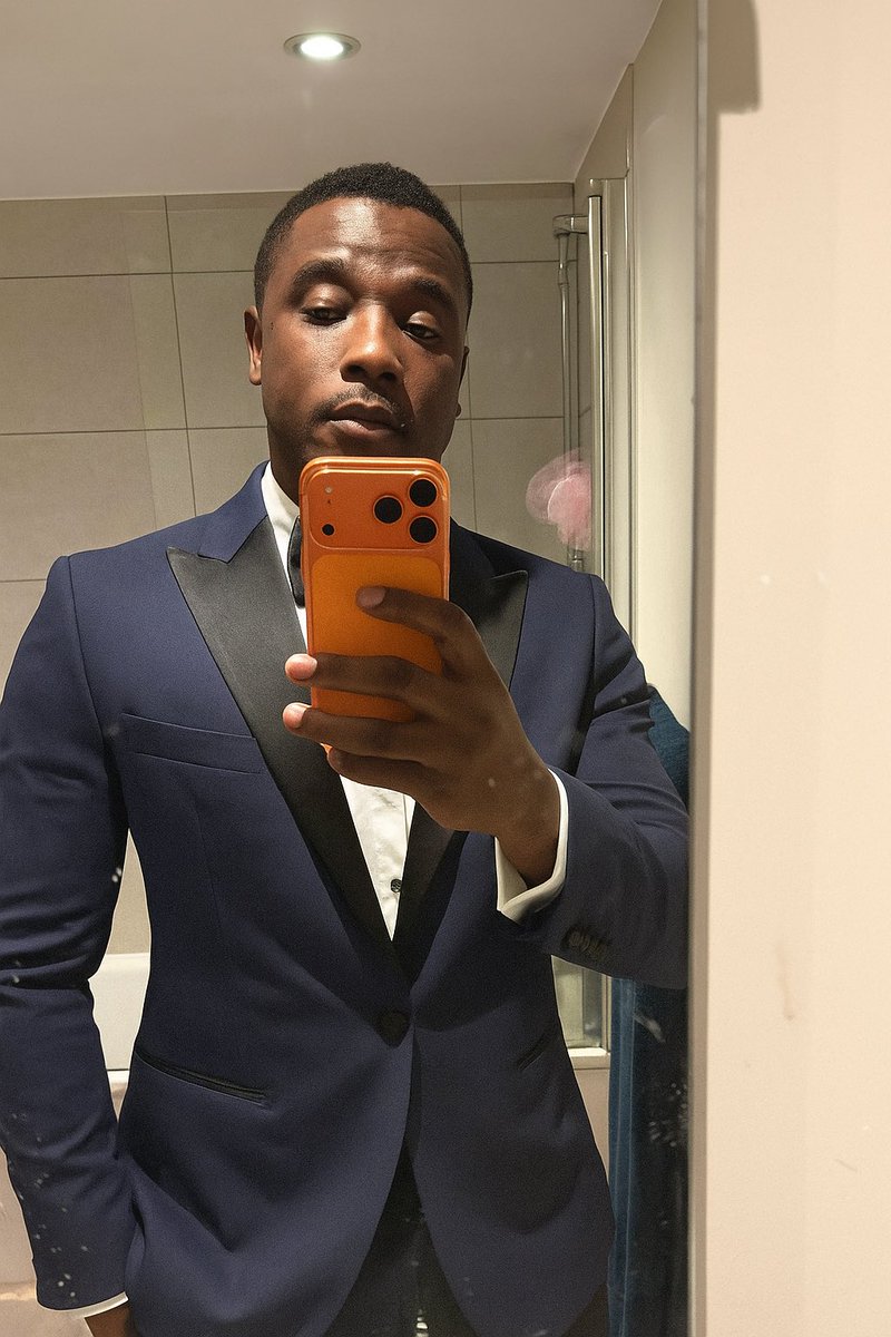 Excuse me , can I take a selfie ??? 🤳 📸