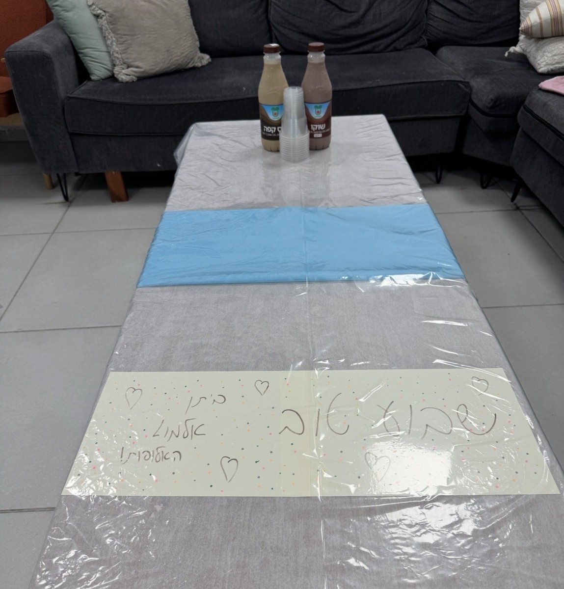 בית חם לנערות בסיכון גבוה בירושלים רוצה להתחמם יותר לקראת החורף, לפעמים לקנות שוקו ולכתוב שלט נחמד זה לא מספיק אז אני צריך את עזרתכם. נפטרים מאחד החפצים הבאים? סתם תרצו לתרום? תכתבו לי! 

מפזרי חום, טוסטר, תנור, טוסטר אובן, כסאות גבוהים, מראה בכל גודל, ארון בכל גודל ורמקול.