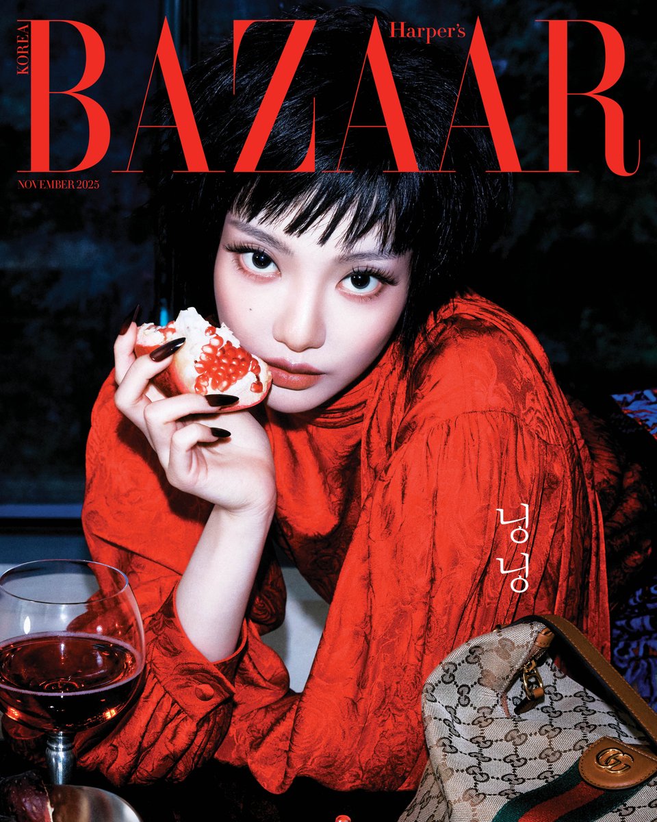 bazaarkorea's tweet photo. #제작지원 #NOVEMBER #COVER
<바자> 11월호, 두 번째 주인공 #에스파 의 #닝닝 입니다🖤

<바자>는 닝닝에게 ‘한시대를 풍미한 화려한 배우’라는 역할을 제시했고, 동시에 지금까지 보여주지 않았던 대담함과 ‘격정’을 보여 달라 요청했습니다. 그 결과는? 지금껏 보지 못했던 닝닝의 치명적인 매력이 느껴지는 커버를 확인하세요!

@gucci @aespa_official 

#구찌 #gucci #GucciCruise26 #aespa #NINGNING