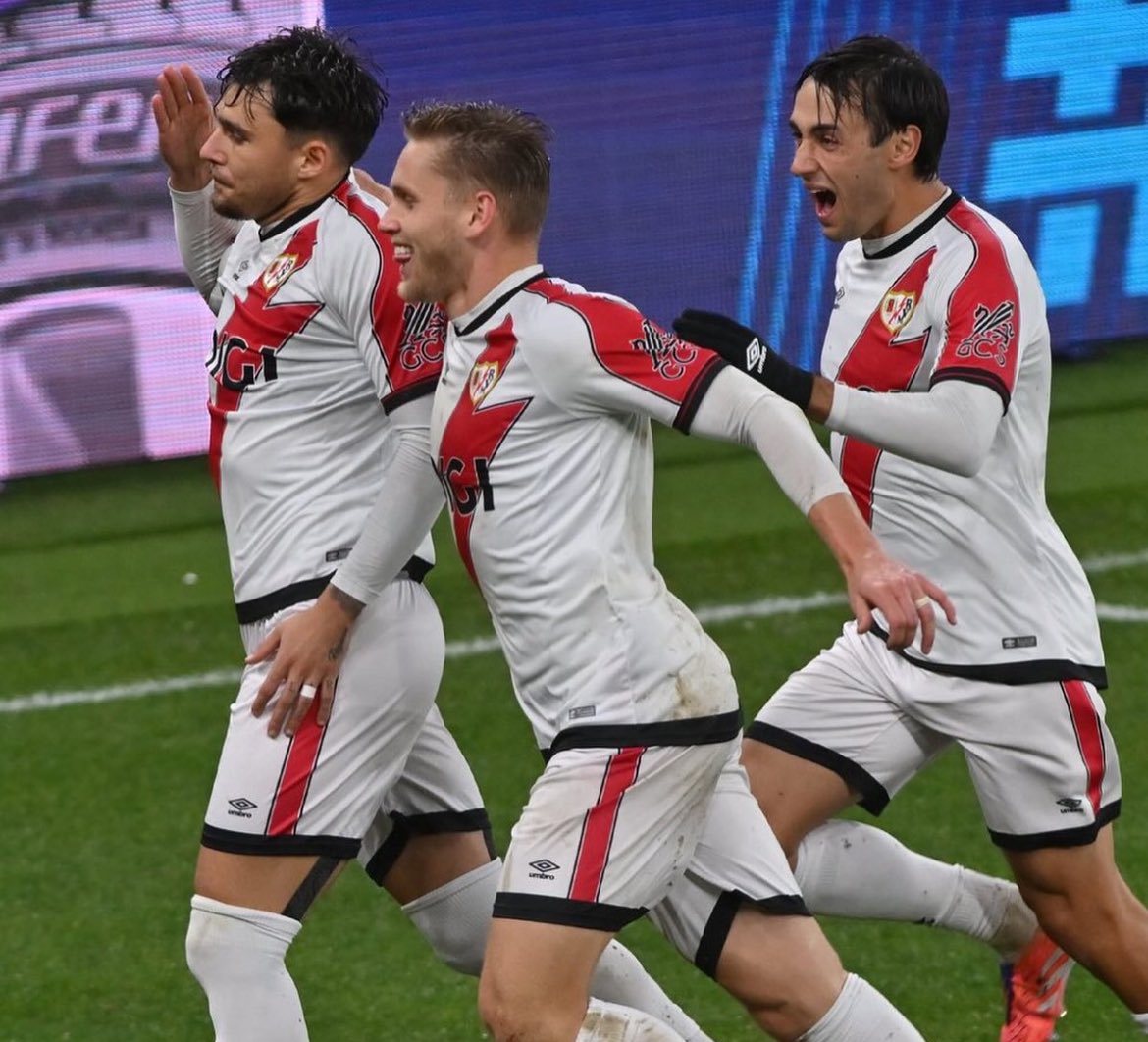 👕 Andrei Rațiu, 27yo RB
🏟️ Häcken 🇸🇪 2-2 #Rayo 🇪🇸
🏆 #UECL 🇪🇺

⏰ 22 mins
⭐️ 7.3 rating
⚽️ 1 goal (pen)
🎯 7/7 (100%) passes cmp
💪 1/1 aerial duel
❌ 1 clearance
💥 1 shot on target

Second ever European appearance (excluding qualifiers), first goal, in style ✅