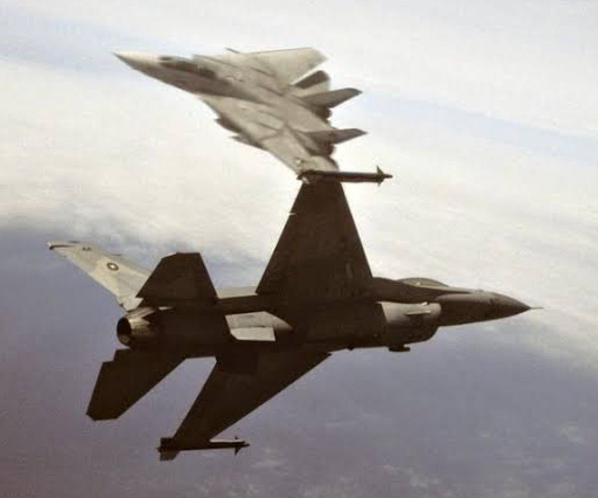 F-16 vs F-14