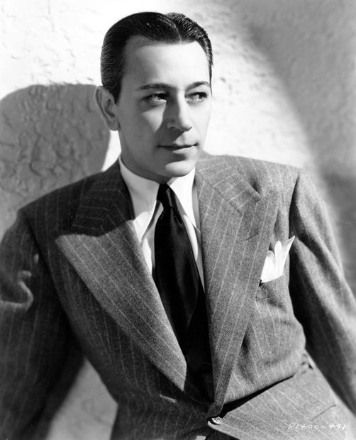 George raft, 1939
Chalk stripe, long collar points.