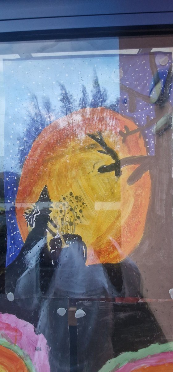 Fantastic Hallowe'en artwork in our Middle Room this week ... #OícheShamhna Well done everybody 👏 👏 👏  🎃 🎃 👻 👻 🧙‍♀️ 🧙‍♀️