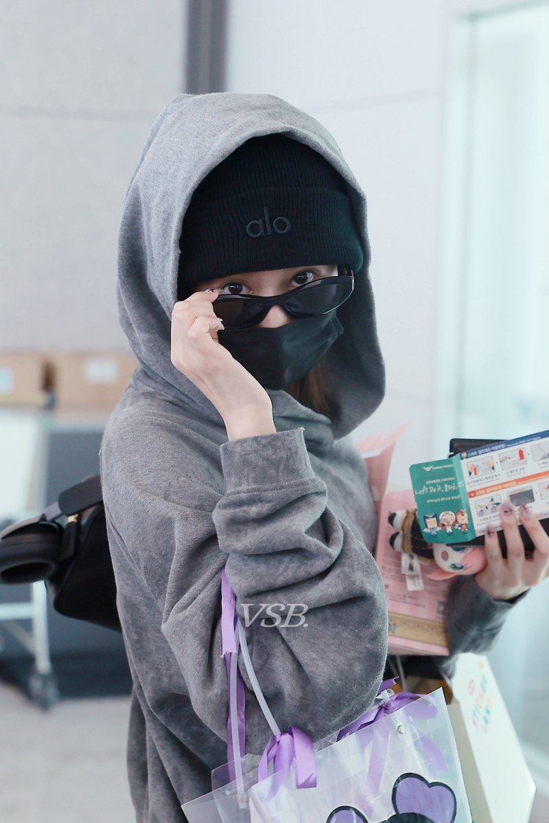 251024 ICN 👋🏻👋🏻
#트와이스 #TWICE #사나 #SANA #サナ