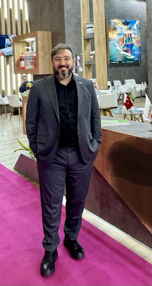 “Hainlik, kahpelik, vefasızlık…
Üçü de aynı maskeyi takar; gülümserken sırtından vurur.